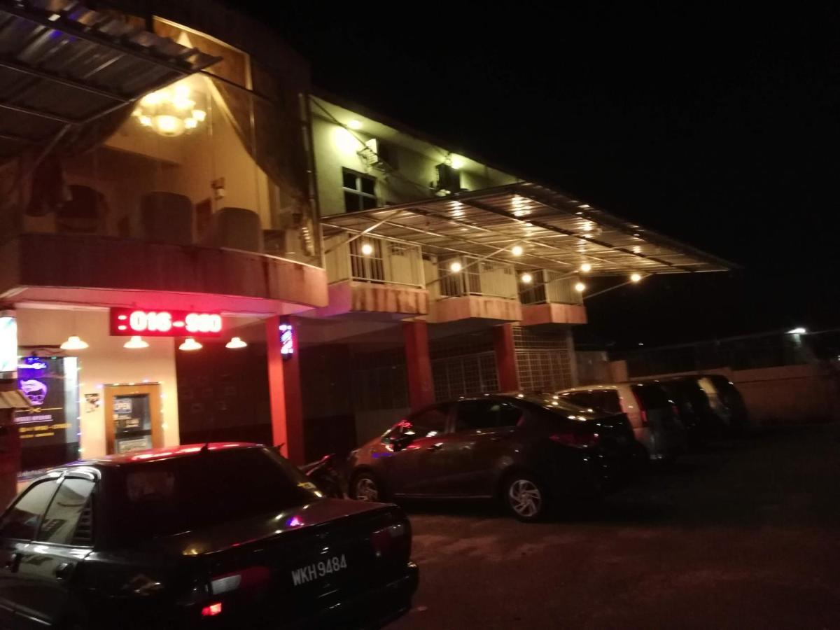 קמפונג גונג בדק Daisyinn Budget Hotel Kuala Terengganu מראה חיצוני תמונה