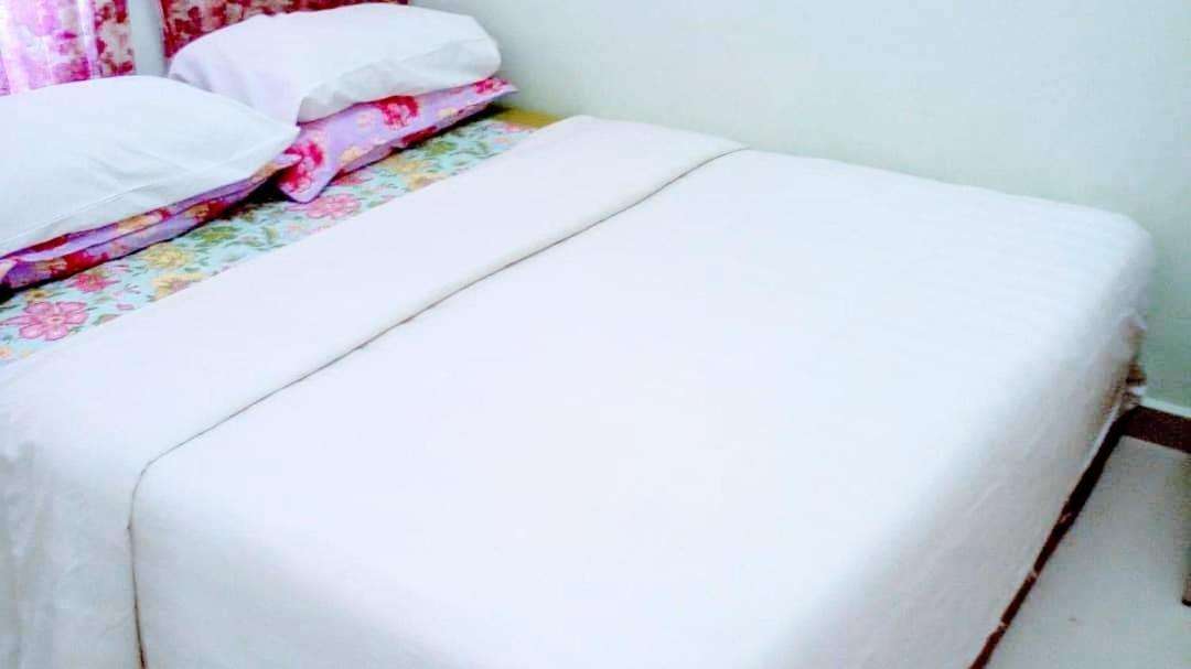 קמפונג גונג בדק Daisyinn Budget Hotel Kuala Terengganu מראה חיצוני תמונה