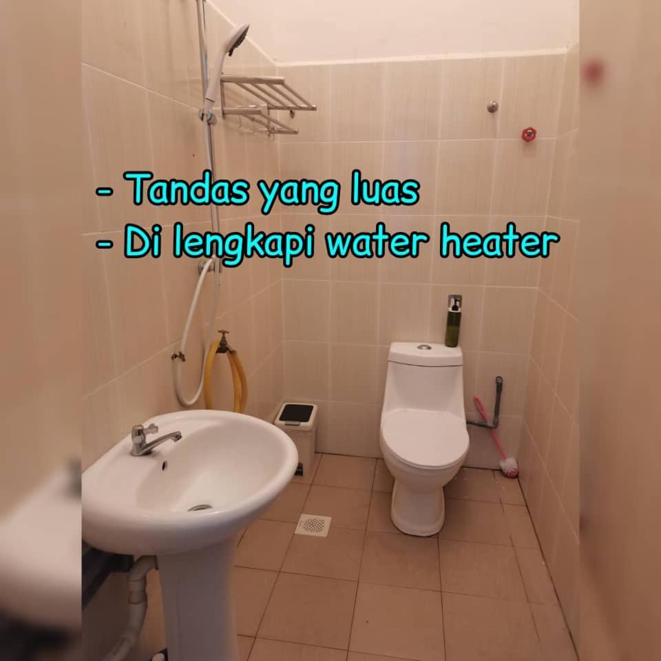 קמפונג גונג בדק Daisyinn Budget Hotel Kuala Terengganu מראה חיצוני תמונה